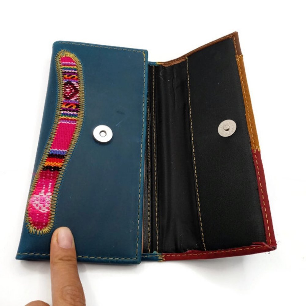 Handmade Leather Women's Wallet Andean Community - Picture 2 of 8